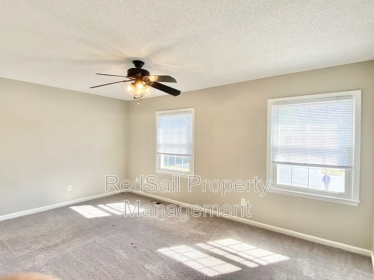 376 Susan Constant Dr — Photo 13