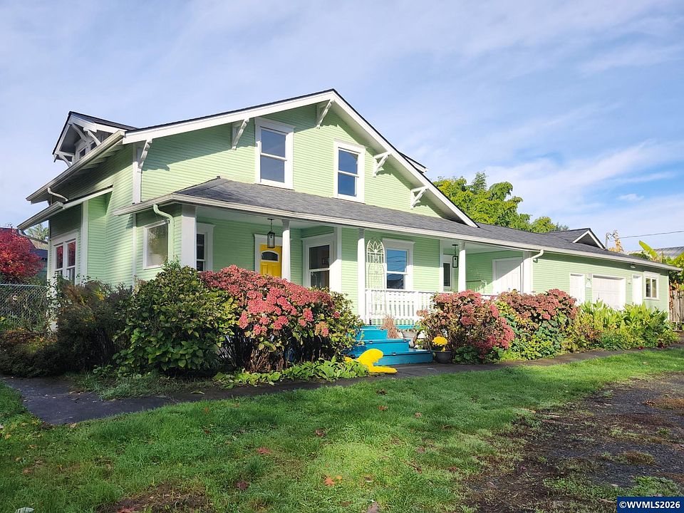 1st image of 236 NW Walker Ln