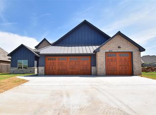 4102 NE Water Edge Dr, Lawton, OK 73507