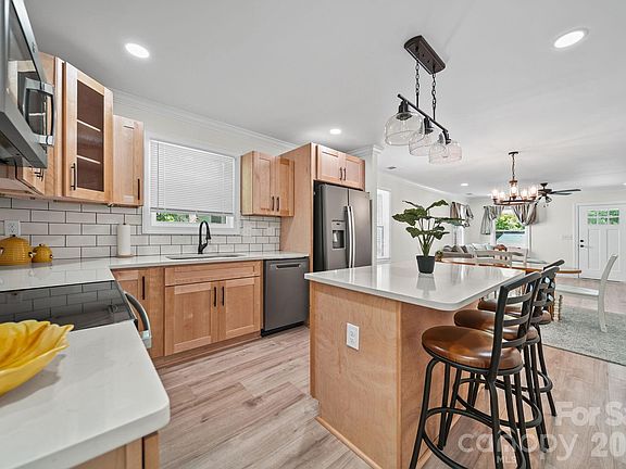 5th image of 253 Hall Ave NW