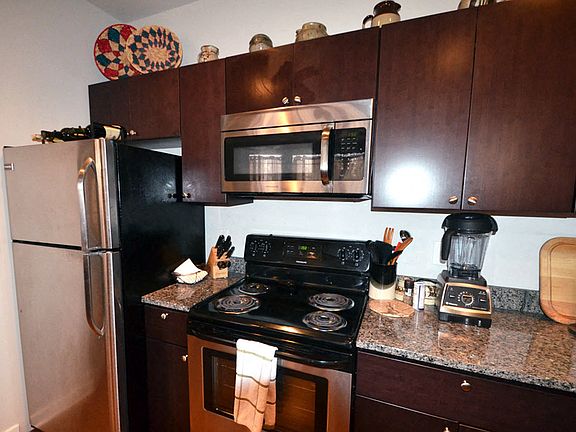 4031 Spruce Kitchen 2