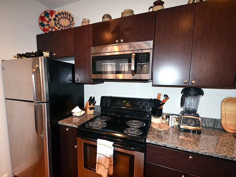 4031 Spruce Kitchen 2