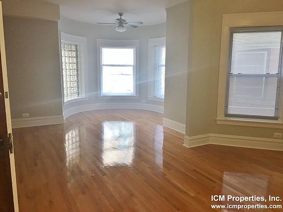 2nd image of 851 W Wellington Ave #2E