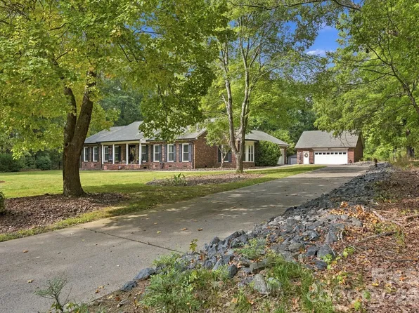 1734 Bellamy Cir, Albemarle, NC 28001