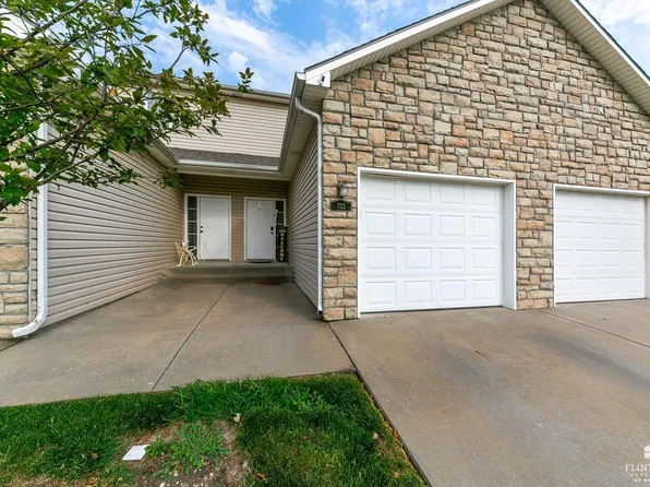 722 Oakbrook Pl, Manhattan, KS 66503