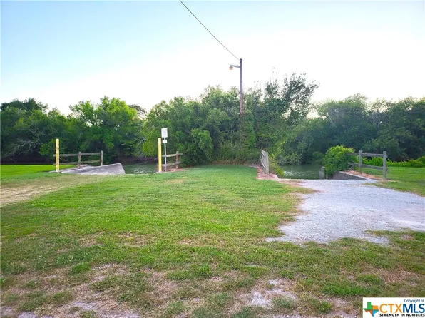 1438 Guadalupe River Dr, Seadrift, TX 77990
