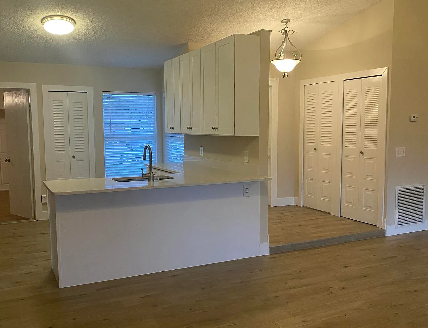 3 bed, 2.0 bath, 1280 sqft, $2,550 — Photo 3