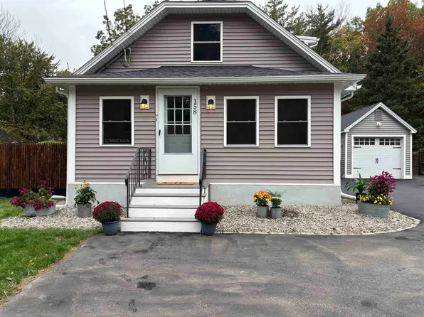 158 E Main Street, Hampstead, NH 03826-2431