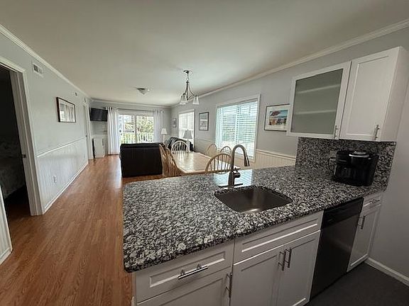 4th image of 1429 N Waccamaw Dr. #101