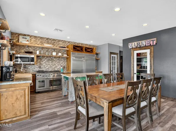 275 E DESERT HOLLY Drive, San Tan Valley, AZ 85143