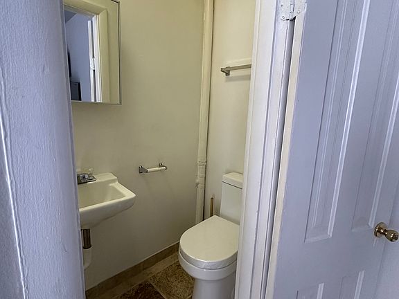 2nd image of 2663 Curtis St #4