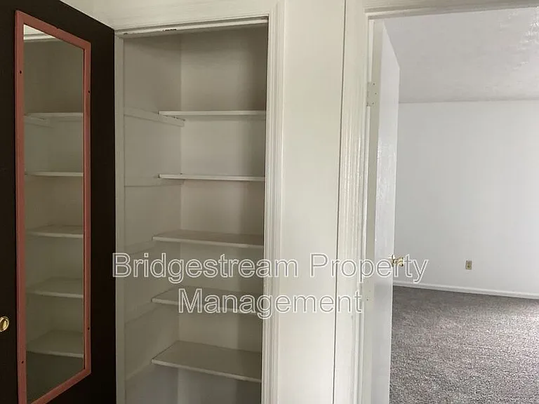 961 Taylorsview Dr — Photo 19