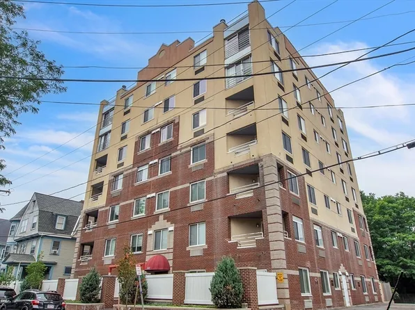 332 Franklin St APT 501, Cambridge, MA 02139