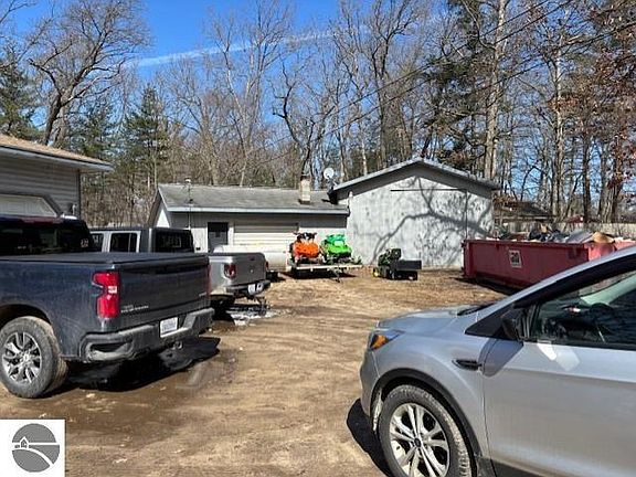 3rd image of 782 Jerry Ray Rd