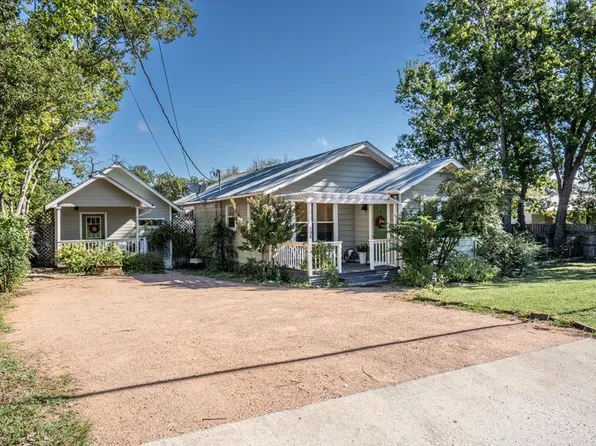 108 Hale St, Fredericksburg, TX 78624
