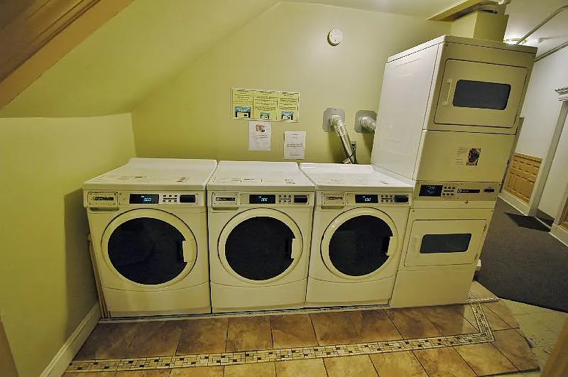 Studio, 999 sqft, $2,100 — Photo 4