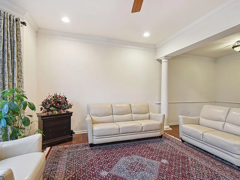 43248 Mitcham Sq — Photo 3