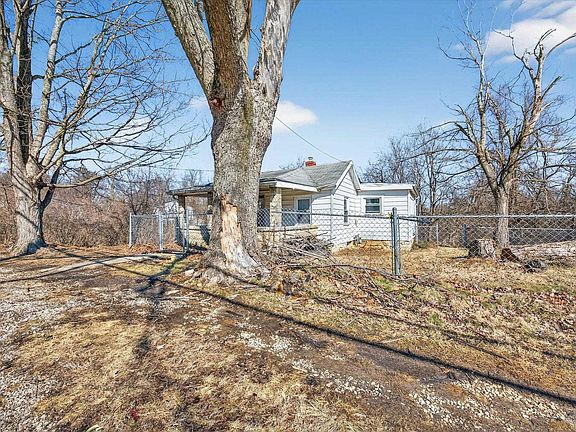 4th image of 1530 W Arlington Rd