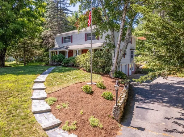 8 Mirror Lake Drive, Tuftonboro, NH 03853