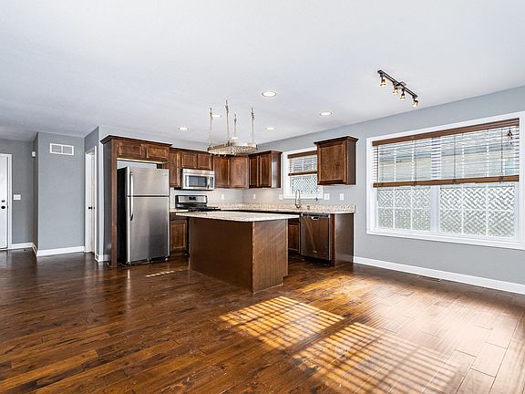 3rd image of 6122 Stone Mill Dr