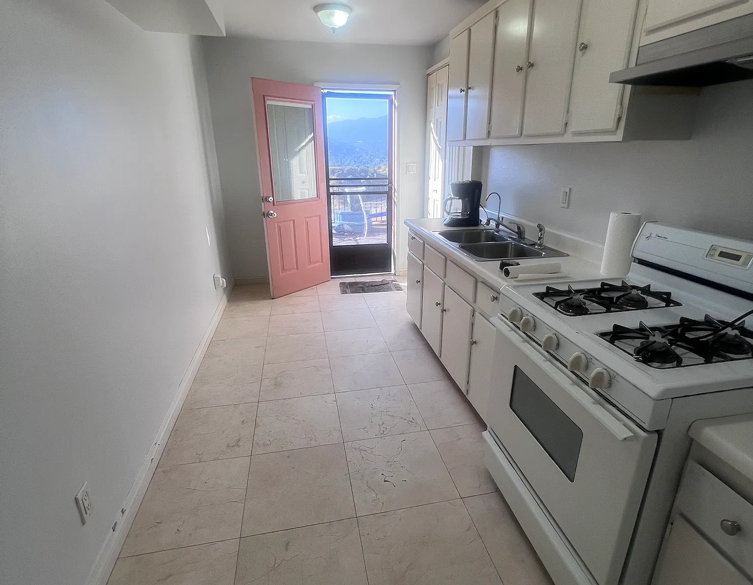 1 bed, 900 sqft, $2,575 — Photo 4