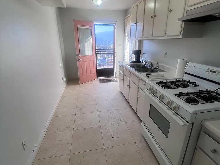 849 Ridge Dr — Photo 4