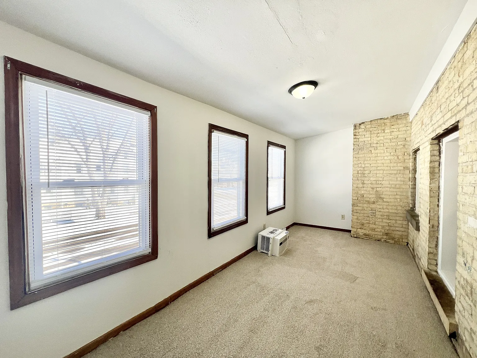 521 East Court Street - 3 — Photo 4