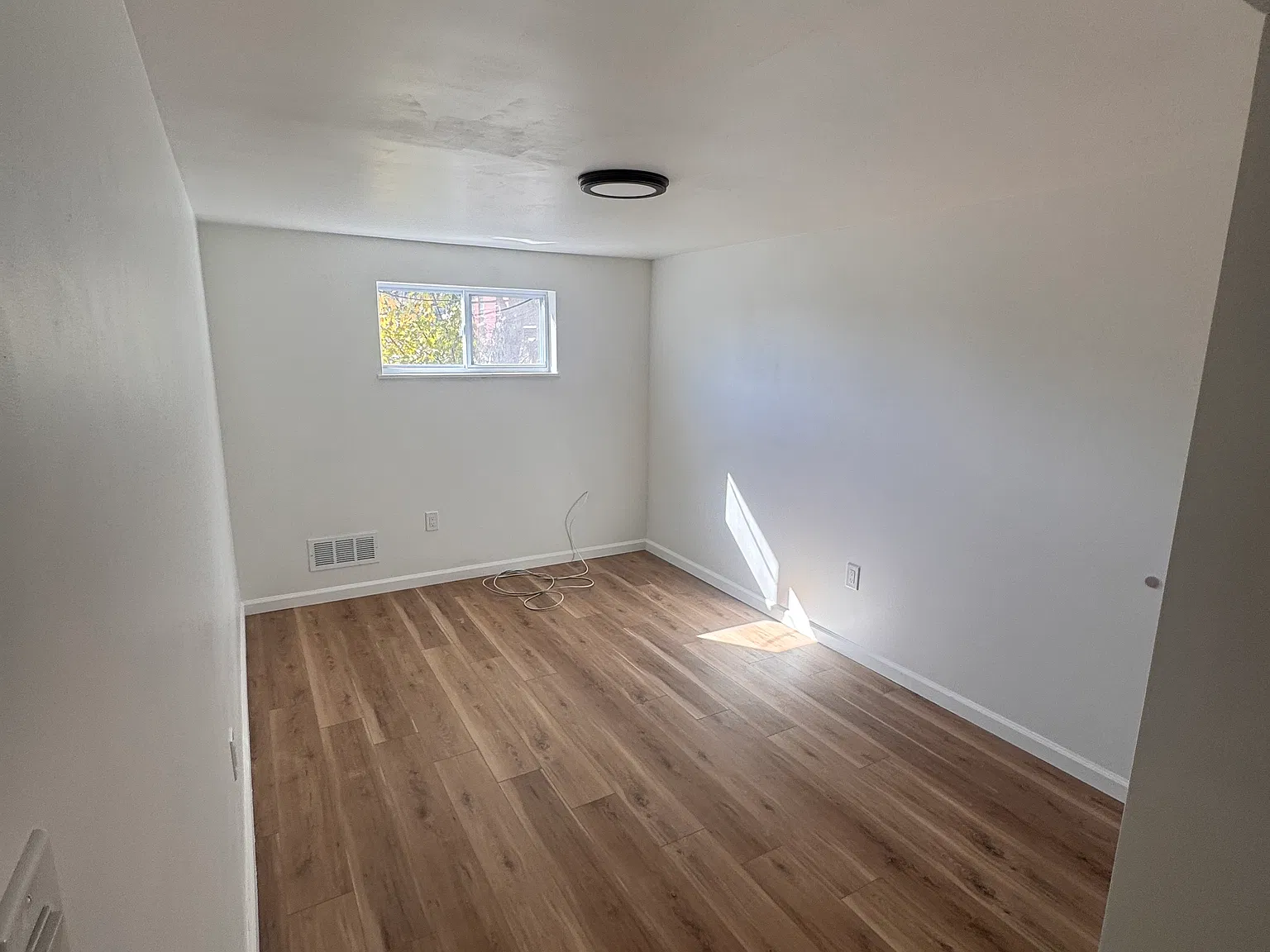 2 bed, 720 sqft, $1,300 — Photo 3