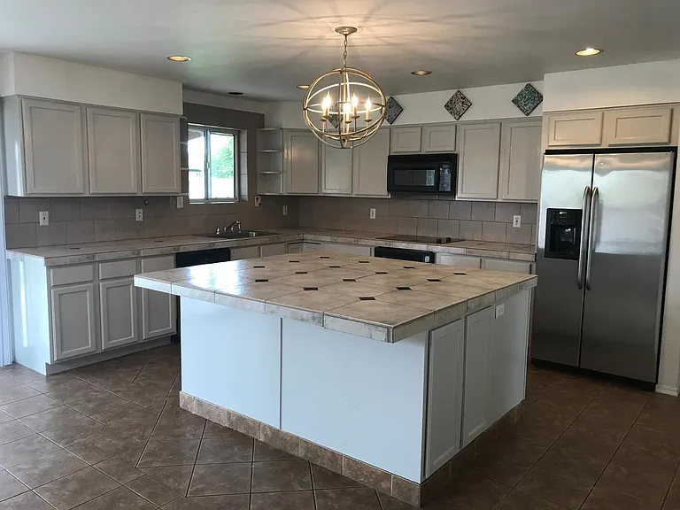27 E Balboa Dr — Photo 3