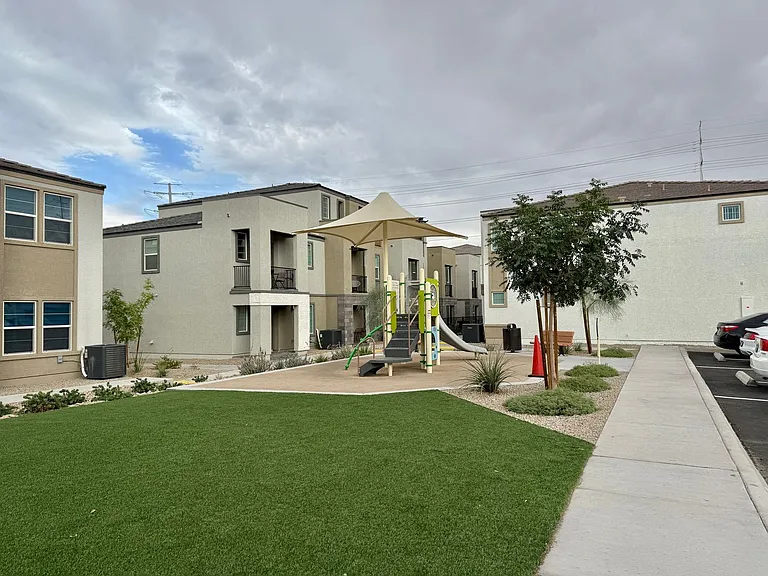 5672 Beguiling Falls St — Photo 34