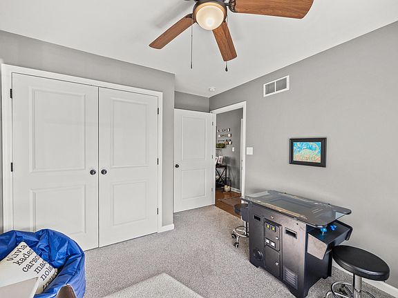 5th image of 1013 Silver Leaf Dr