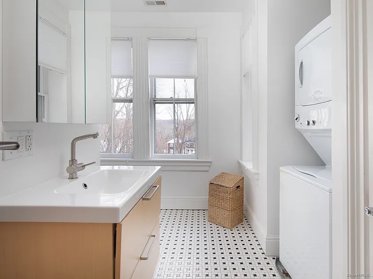 31 Sharon Rd #3 — Photo 11
