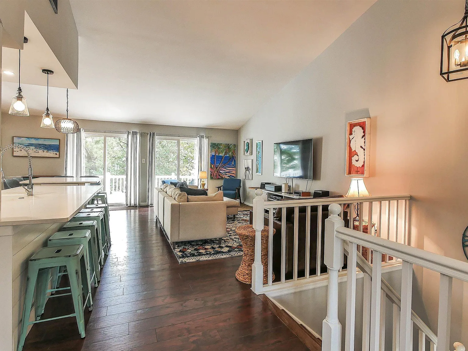 3 bed, 2.5 bath, 1800 sqft, $3,200 — Photo 4