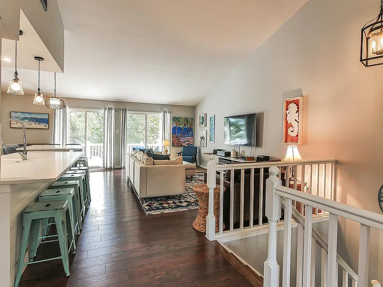 310 Seashell Ln — Photo 4
