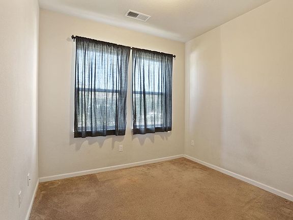 4th image of 808 Fargo St