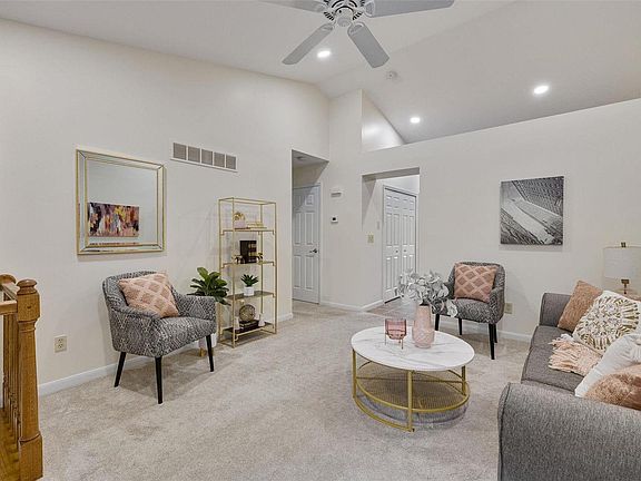 3rd image of 3747 Southern Manor Dr