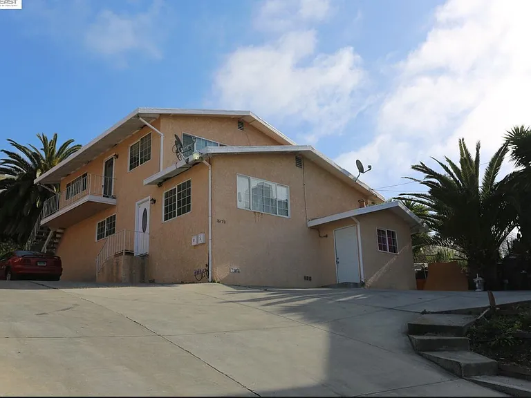 16770 Los Banos St — Photo 8