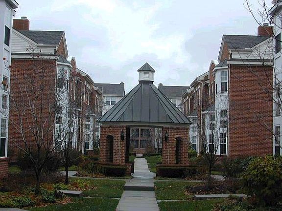 3rd image of 166 Allenhurst Ave #1