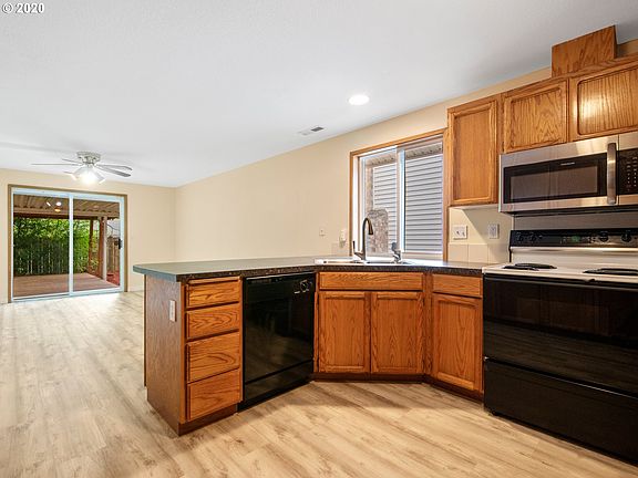 5th image of 243 Larch St