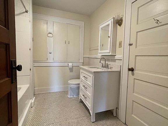 4th image of 93 W Main St APT A