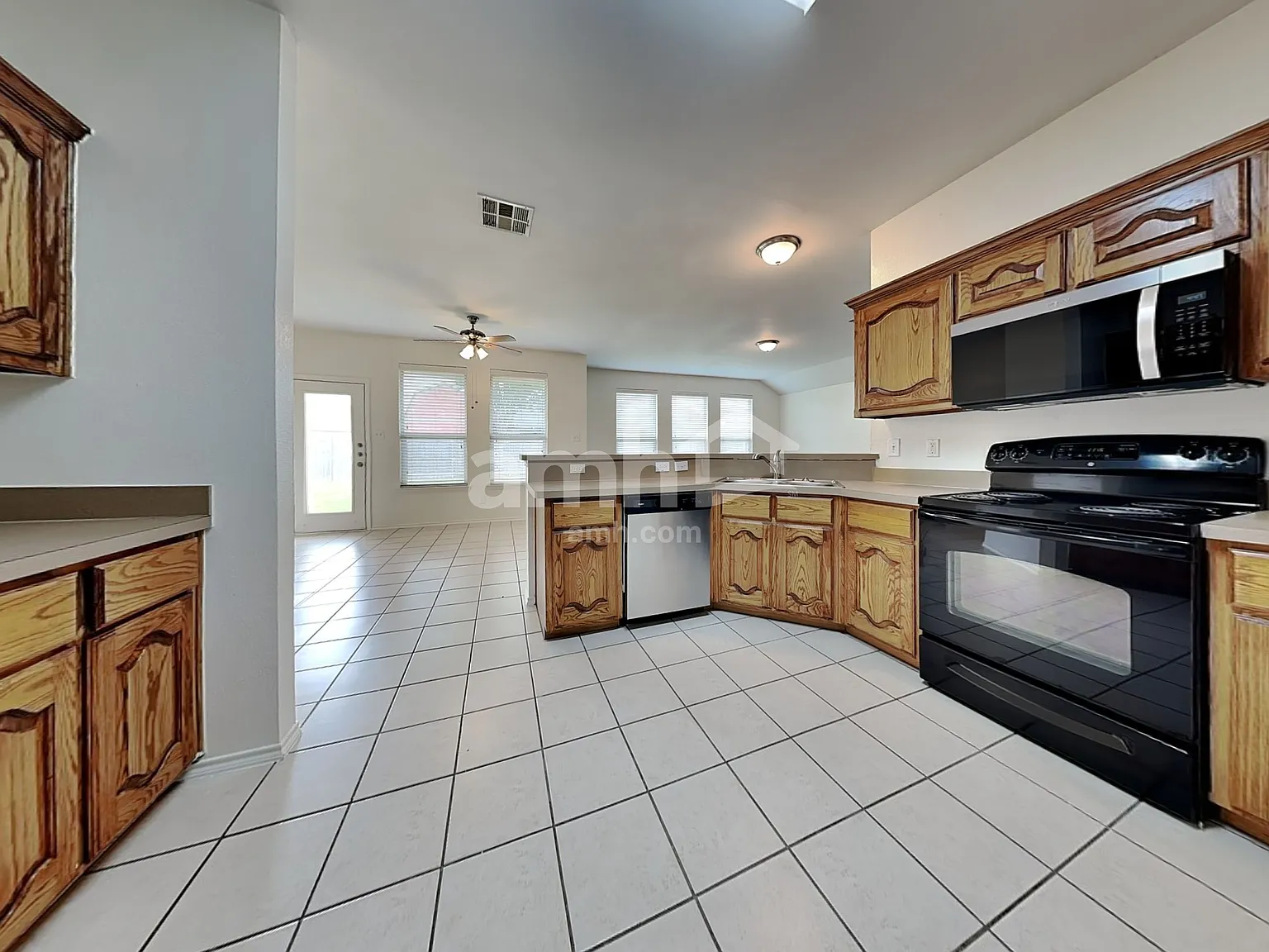 4 bed, 2.0 bath, 2104 sqft, $1,920 — Photo 3