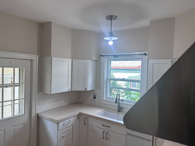 734 2nd St E — Photo 11