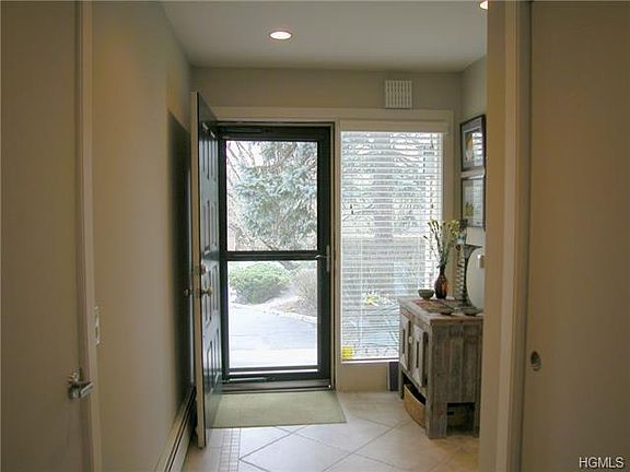 3rd image of 33 Manor House Ln