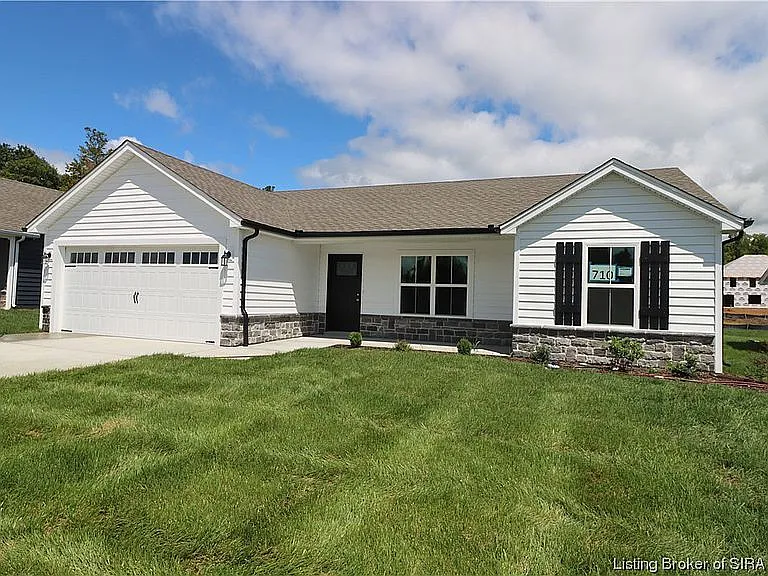 3 bed, 2.0 bath, 1391 sqft, $2,400 — Photo 1