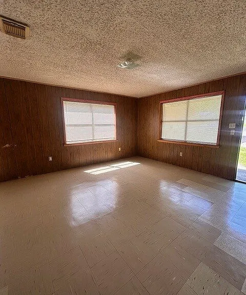 1412 Atkinson Dr — Photo 3