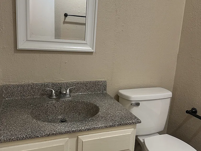 1702 Longview St #2 — Photo 11