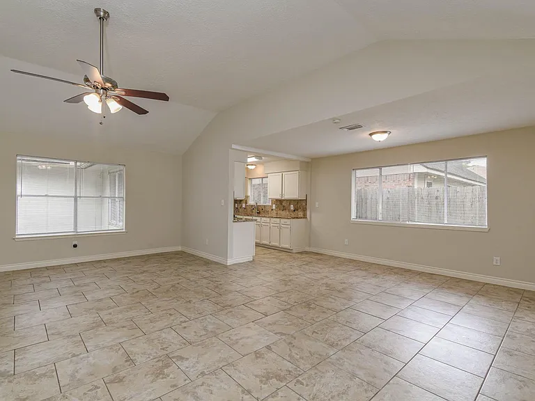 4922 Bridgemont Ln — Photo 6
