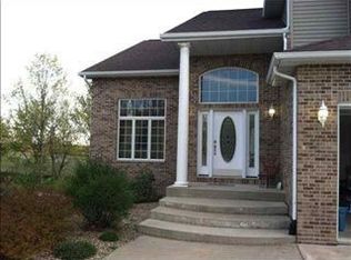 106 Rustic Hills Rd, Denver, IA 50622