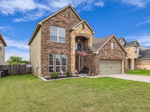 3rd image of 10828 Aurora Dr