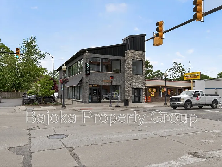 413 W Nine Mile Rd #415 — Photo 2